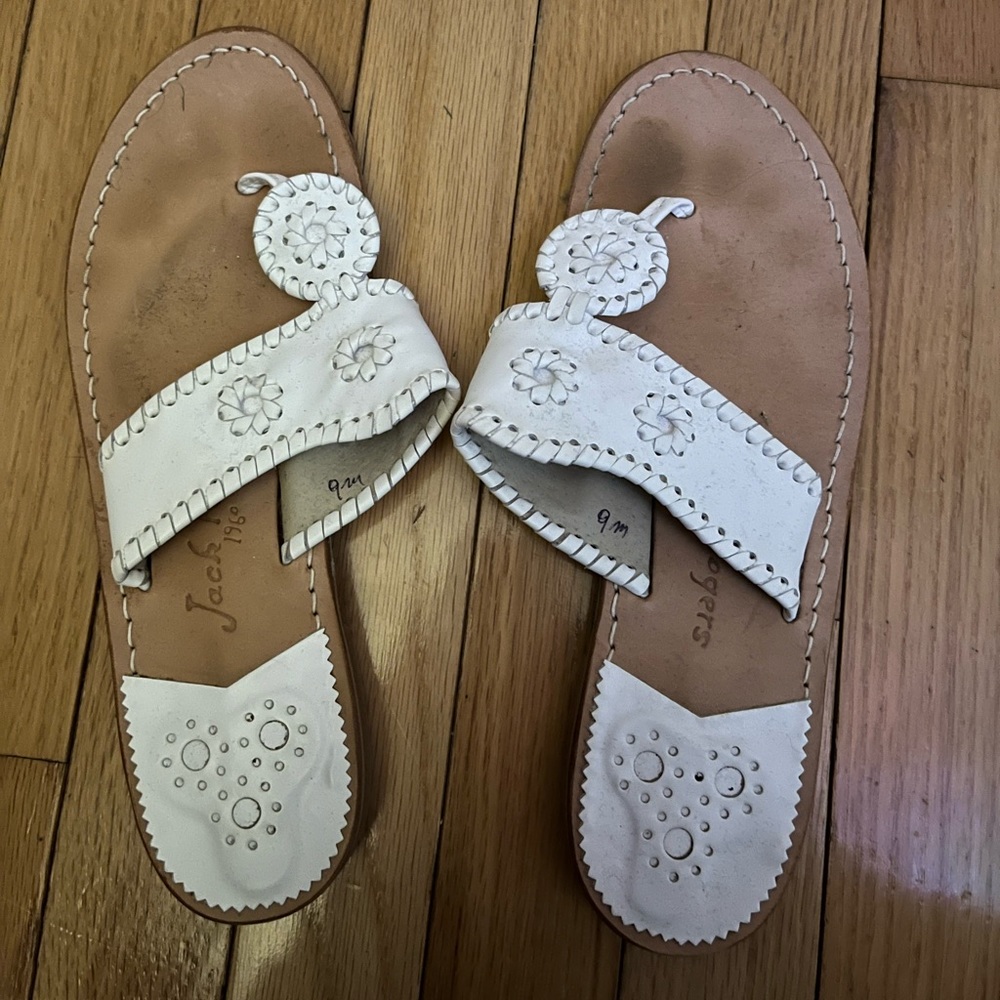 Size 9 Jack Rogers. Worn Three times outside. Very comfortable.